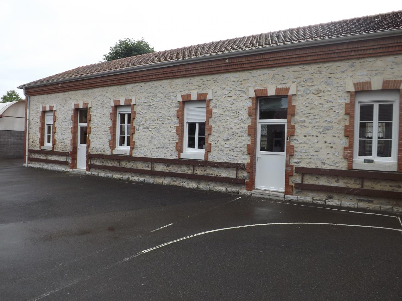Remplacement  des portes et  des fenêtres  en PVC à l'école de LABATUT