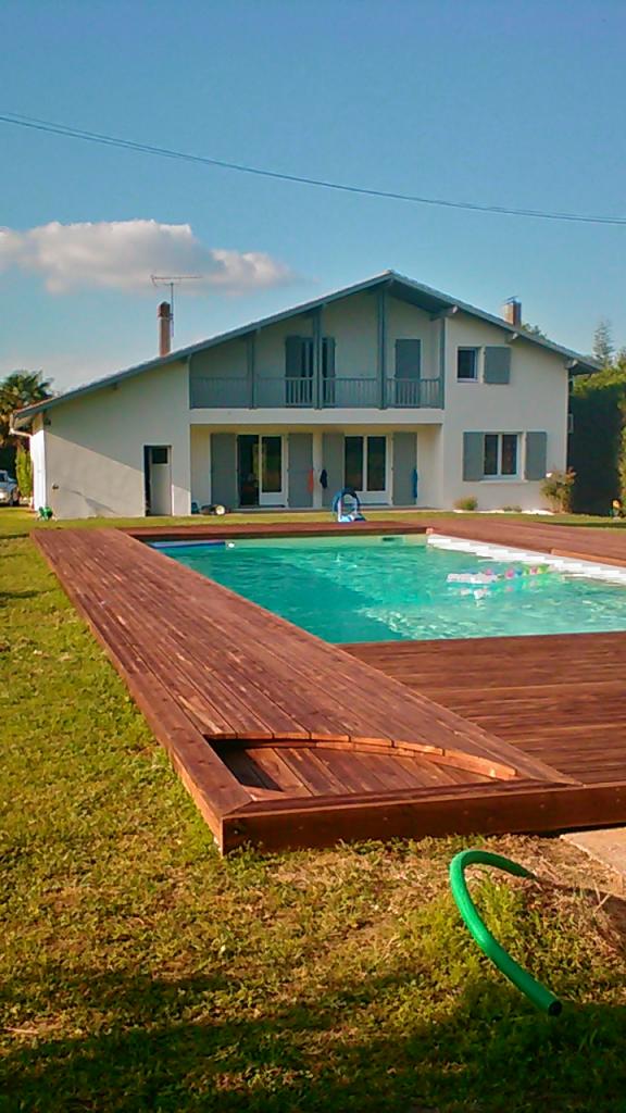 Terrasse contour piscine en pin traité classe IV marron sur AMOU