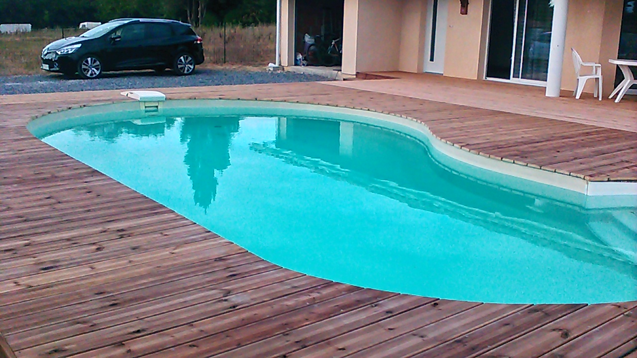 Terrasse contour piscine en pin traité classe IV marron sur PORT DE LANNE